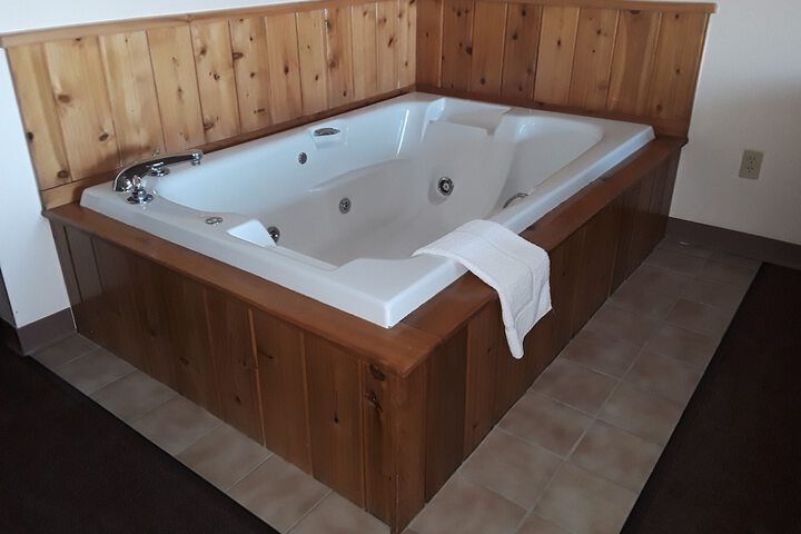 Hot Tub 39 of 77