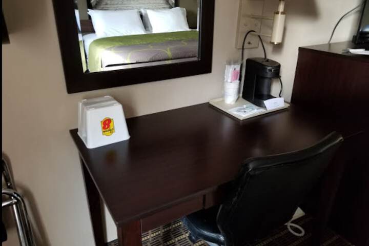 Room 10 of 17