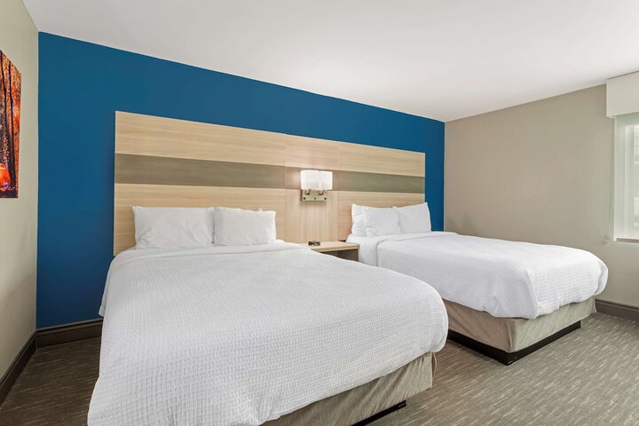 Best Western Plus Cleveland Inn & Suites