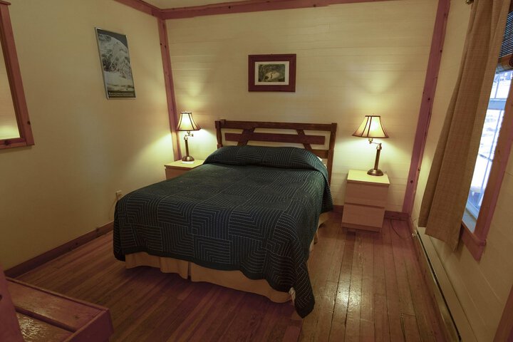 Whittakers Motel & Historic Bunkhouse