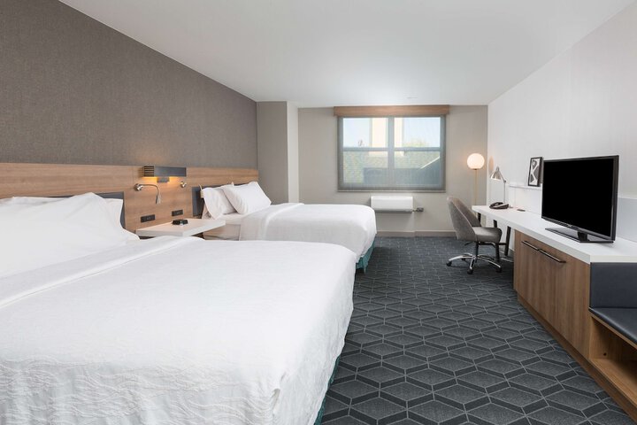 Room 10 of 32
