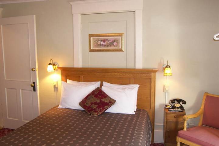 Van Gilder Hotel