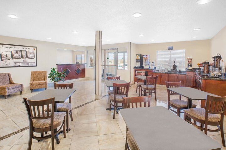 Super 8 by Wyndham Seville