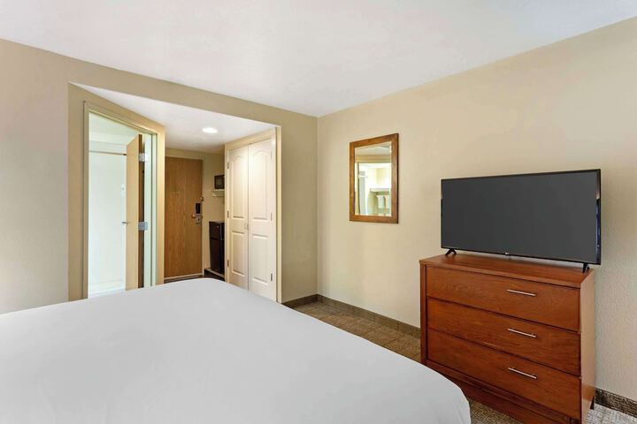 Room 44 of 61