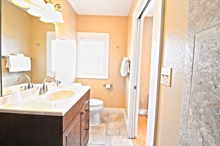 Peach Tree Inn & Suites
