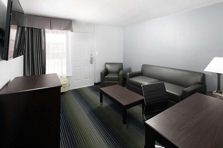 Room 7 of 32