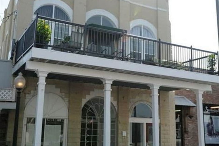 Hamilton House Inn