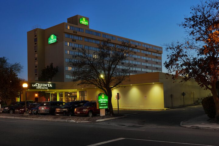 La Quinta Inn & Suites by Wyndham Secaucus Meadowlands