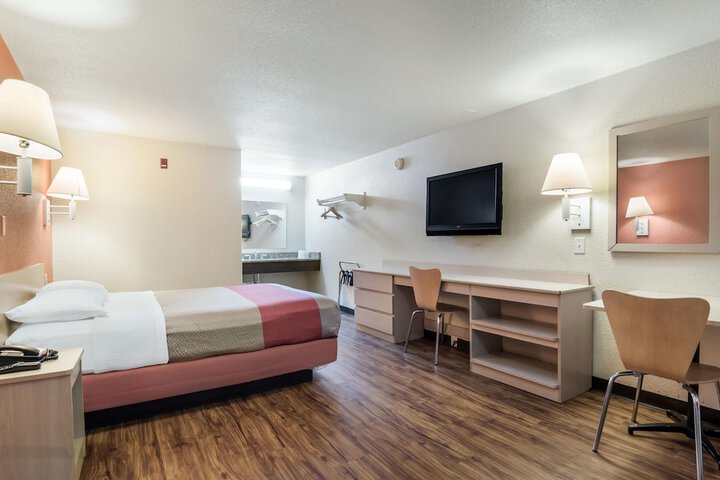 Room 16 of 29