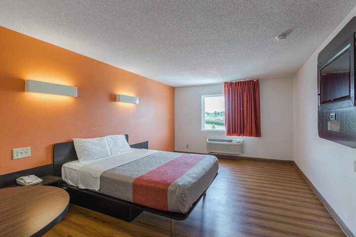 Room 34 of 40