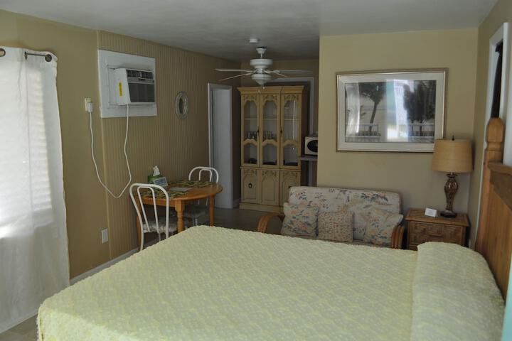 Room 28 of 63