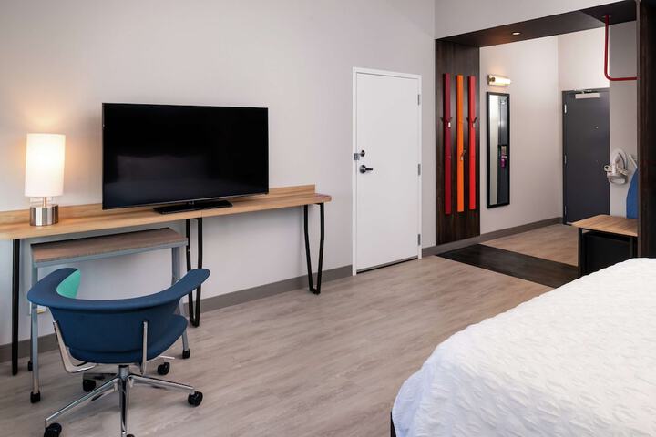 Tru by Hilton Staunton