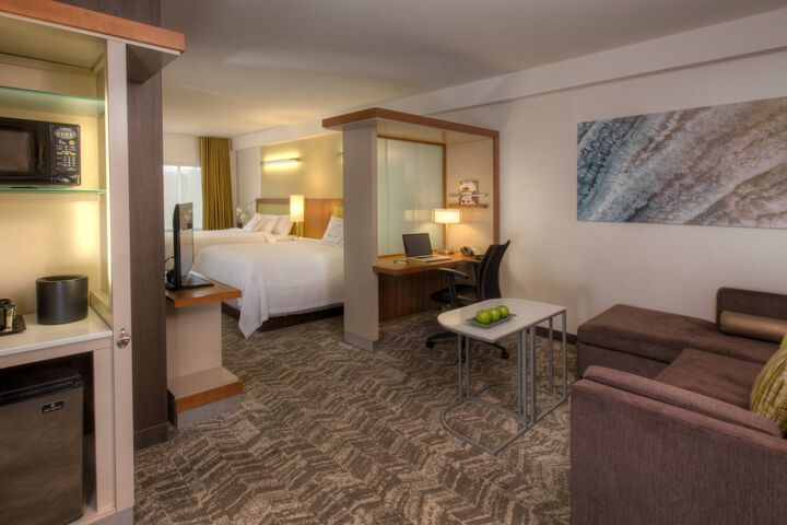Room 17 of 28
