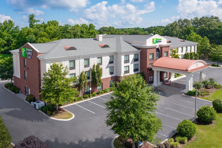 Holiday Inn Express Hotel & Suites Tullahoma by IHG