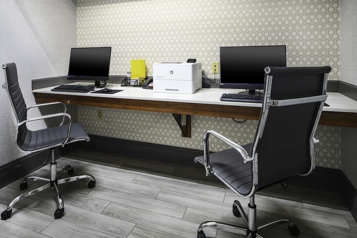 Business Center 44 of 44