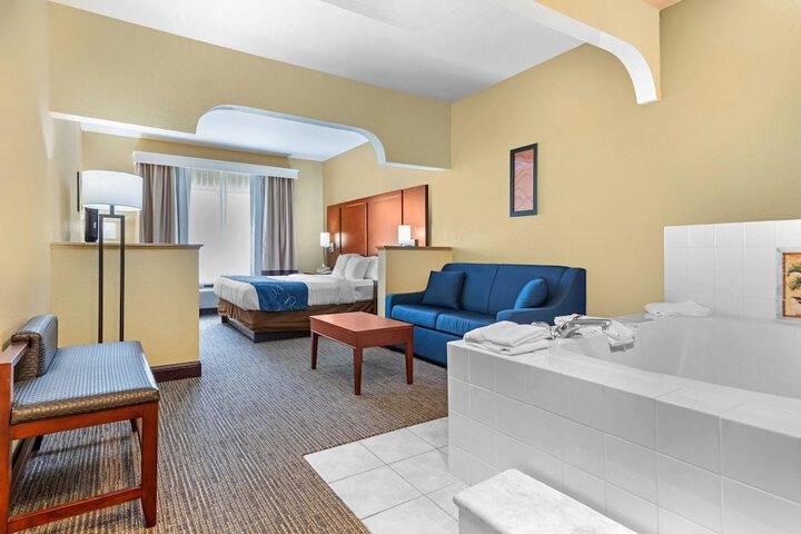 Comfort Suites Findlay I-75 near Sports Complex