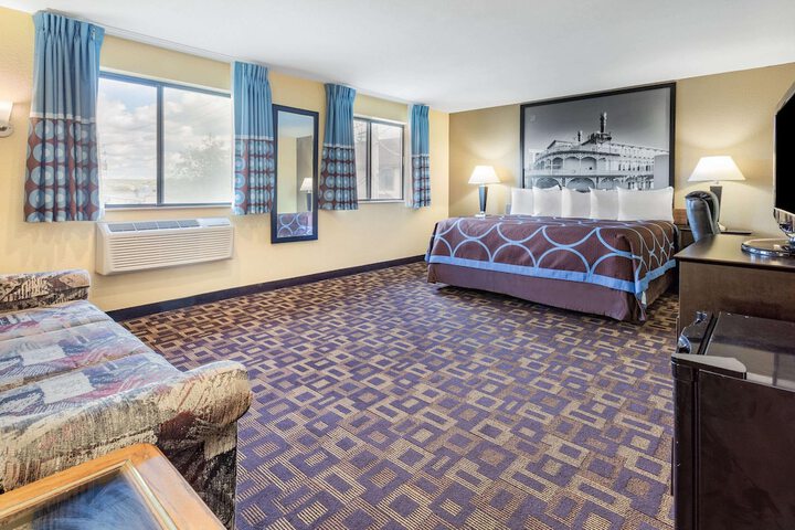 Room 15 of 19