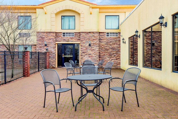 La Quinta Inn by Wyndham West Long Branch / NJ Shore Area