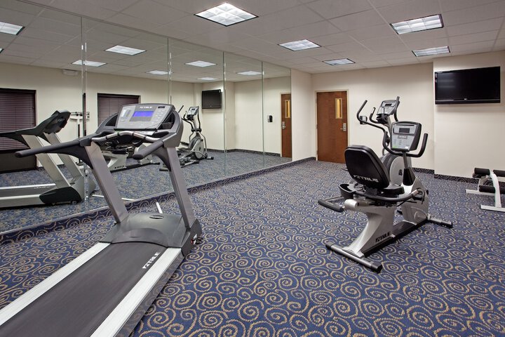 Holiday Inn Express & Suites Hope Mills-Fayetteville Arpt by IHG