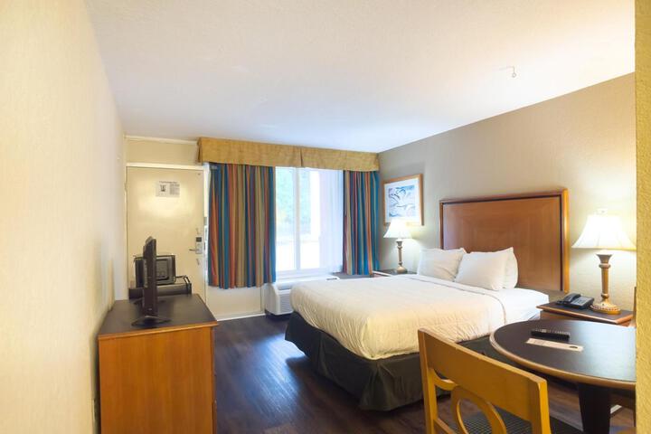 Travelodge by Wyndham Harriman