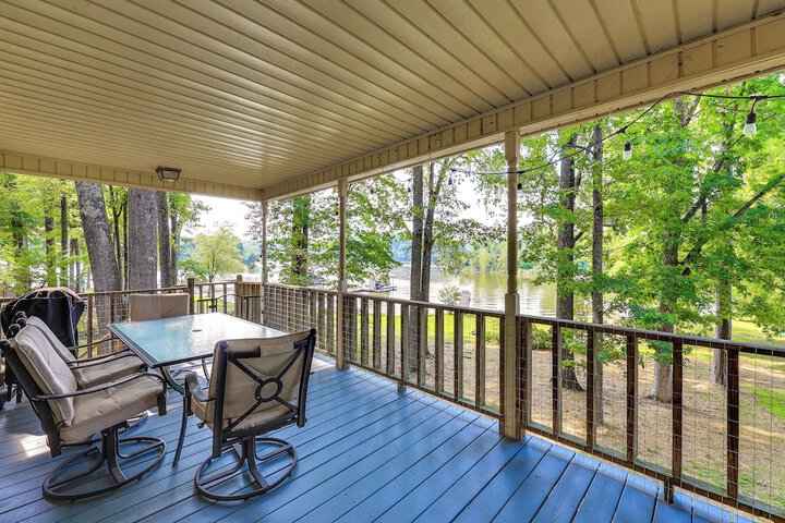Waterfront Wheeler Lake Home w / Furnished Deck