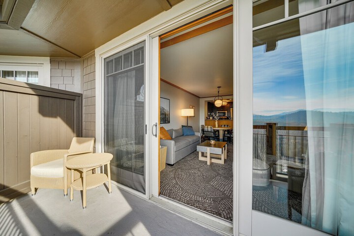 Mountain Views & Pool Access: Cle Elum Condo!