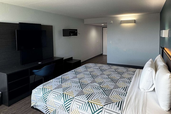 Room 13 of 20