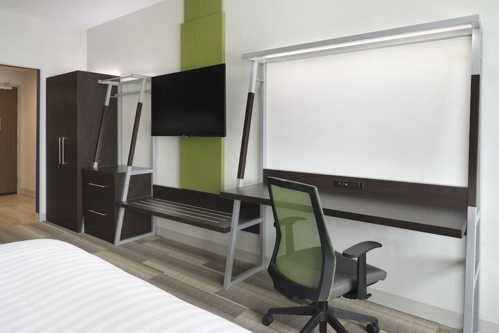 Room 13 of 41