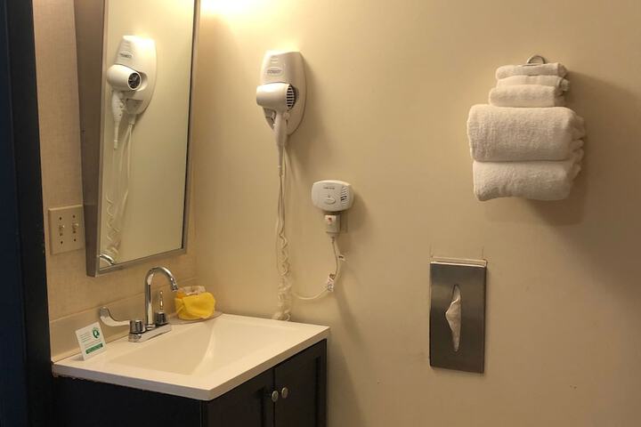 Room 42 of 79
