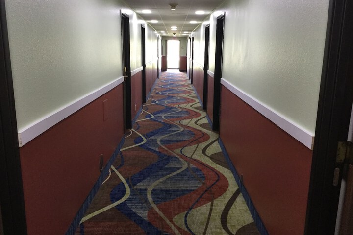 Ballroom/Hall 73 of 74