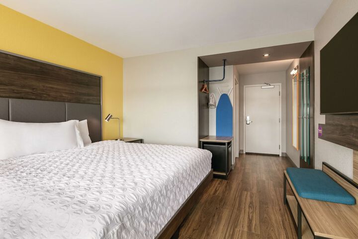 Room 13 of 30