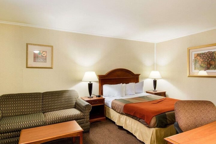 Room 11 of 30