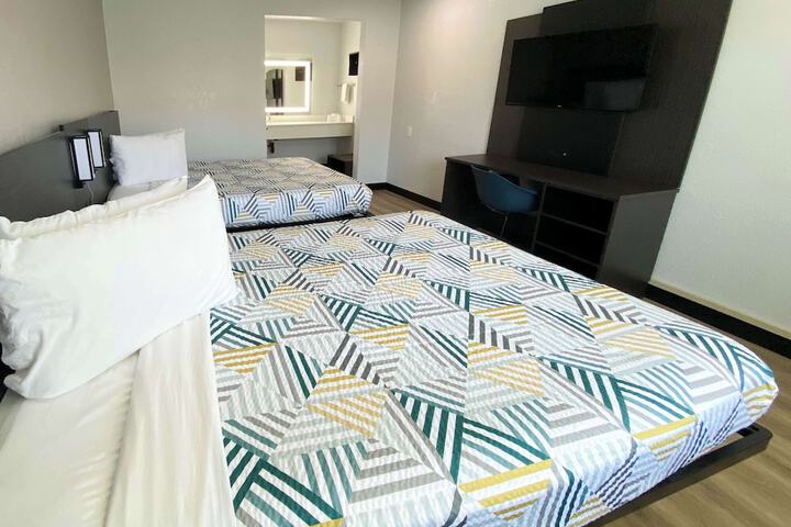 Room 15 of 25