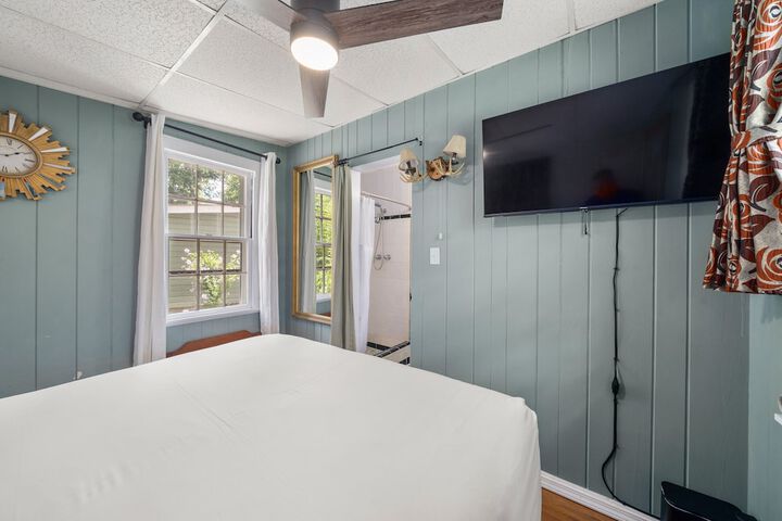 CedarWood Inn