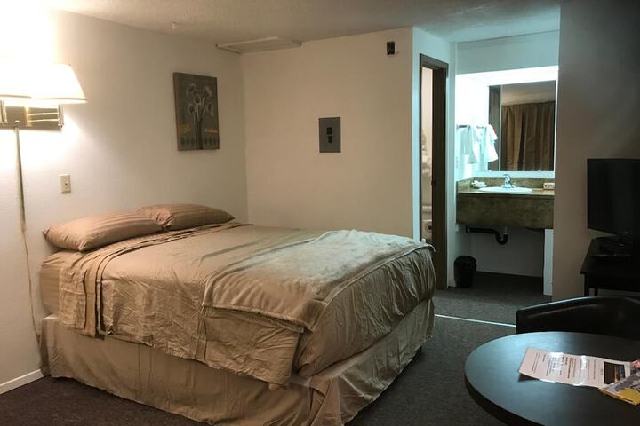 Room 5 of 9