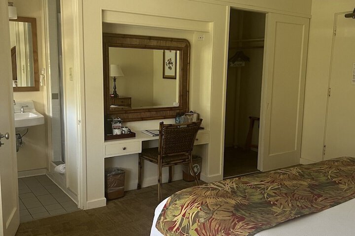 Room 28 of 47