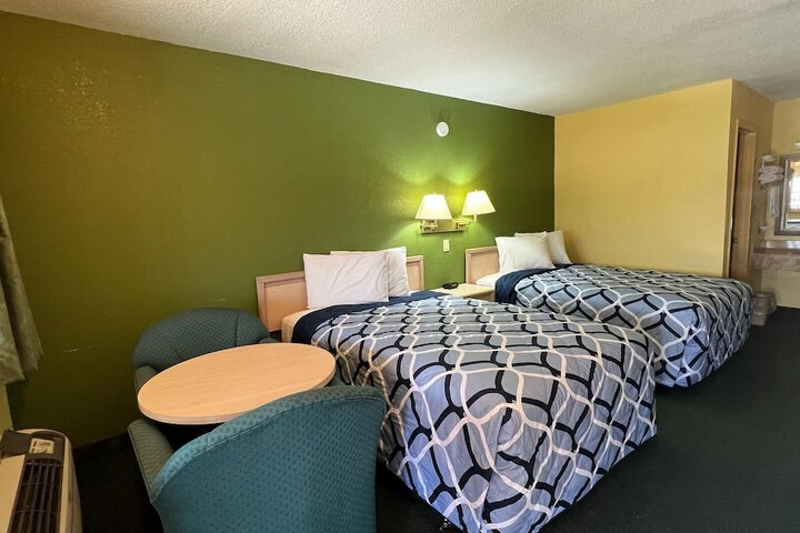 Room 9 of 16
