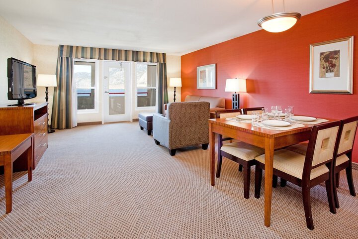 Holiday Inn Hotel & Suites Osoyoos by IHG