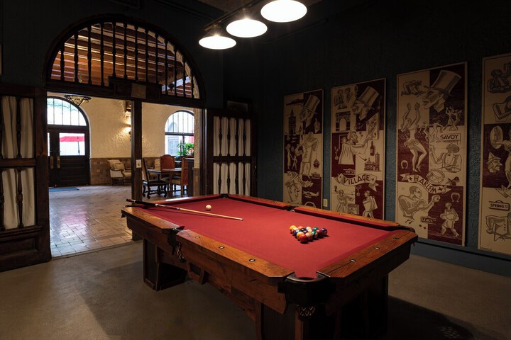 The Holland Hotel