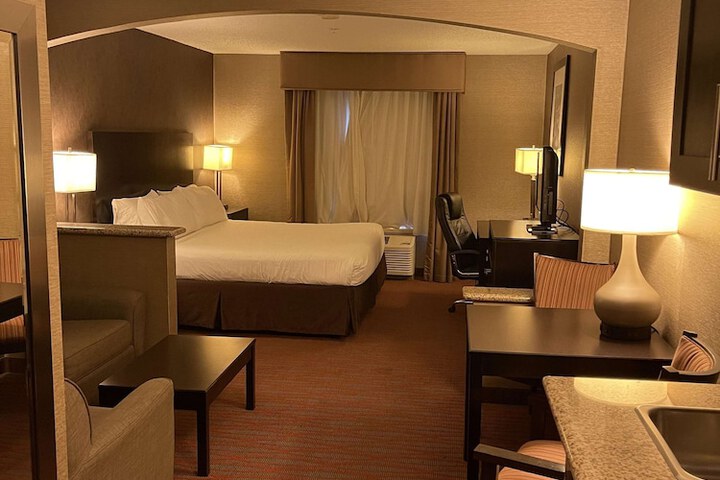 Country Inn & Suites by Radisson Garden City, KS