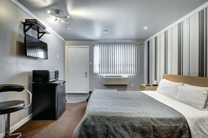 Room 64 of 92