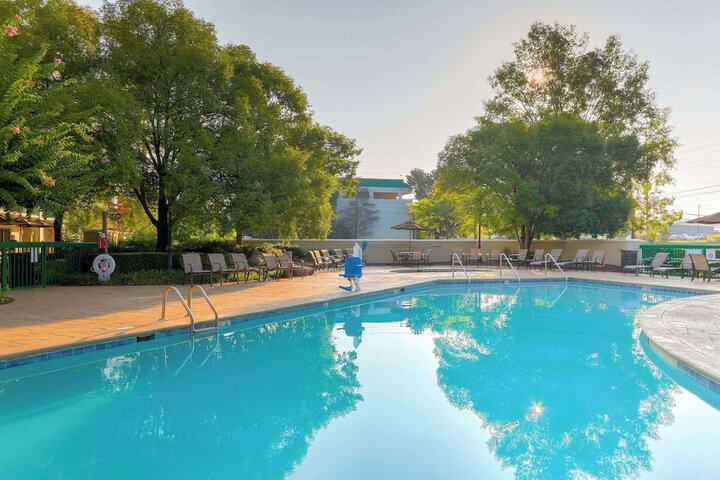 Pool 23 of 73