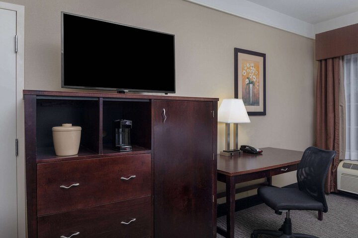 Room 11 of 28