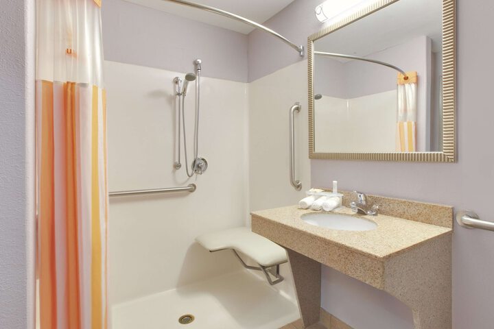 Room 15 of 28