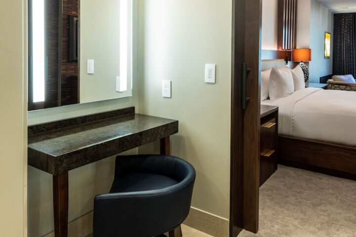 Room 32 of 100