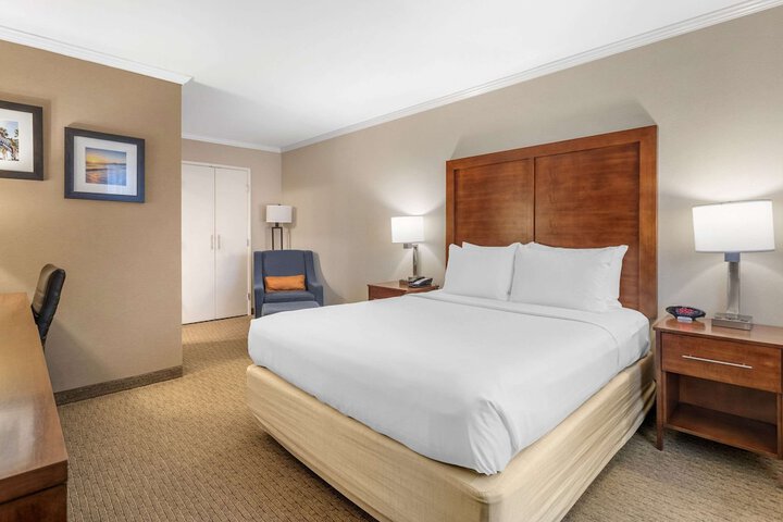 Room 93 of 136