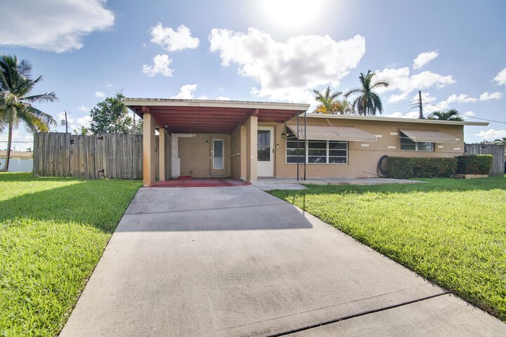 Pets Welcome: Cozy Home w / Pool in Margate!