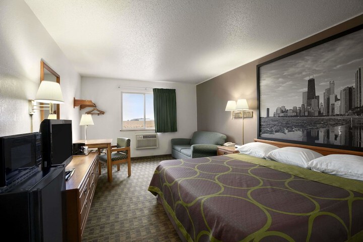 Room 6 of 15