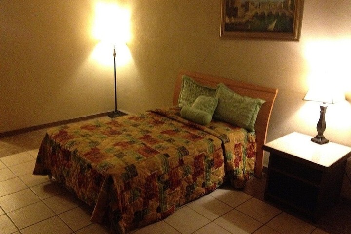 Room 6 of 10