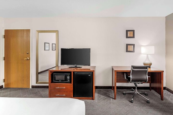 Room 32 of 36
